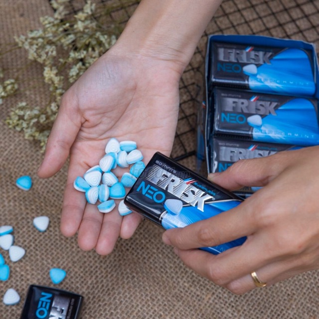 Frisk Neo Peppermint kẹo ngậm BJ bạc hà phòng the Nhật Bản hộp 50 viên thơm mát